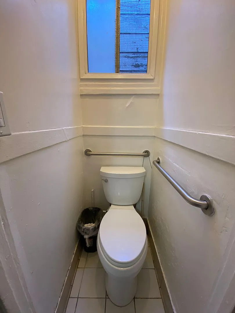 Private SRO Room near North Beach, Chinatown & Financial District — Photo 4