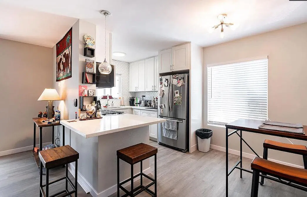 2 bed, 1000 sqft, $3,695 — Photo 2