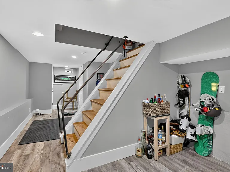 2328 E Fletcher St — Photo 19