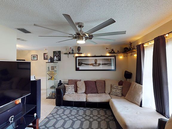 5th image of 1425 Carriage Oak Ct