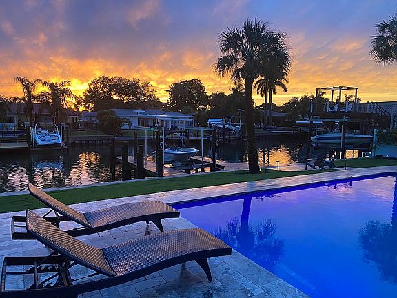 5th image of 3938 Fontainebleau Dr