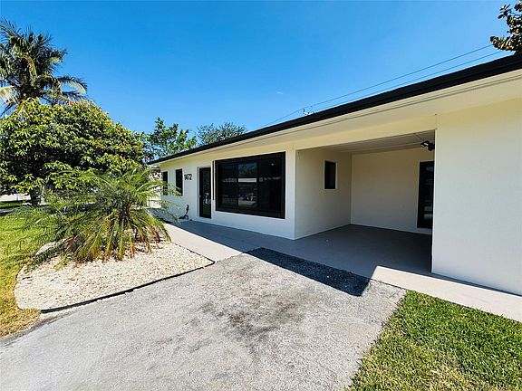 3rd image of 1472 NE 30TH Court