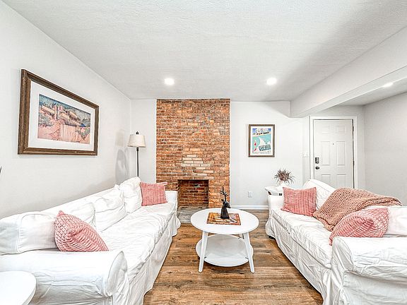 5th image of 674 Dogwood Way