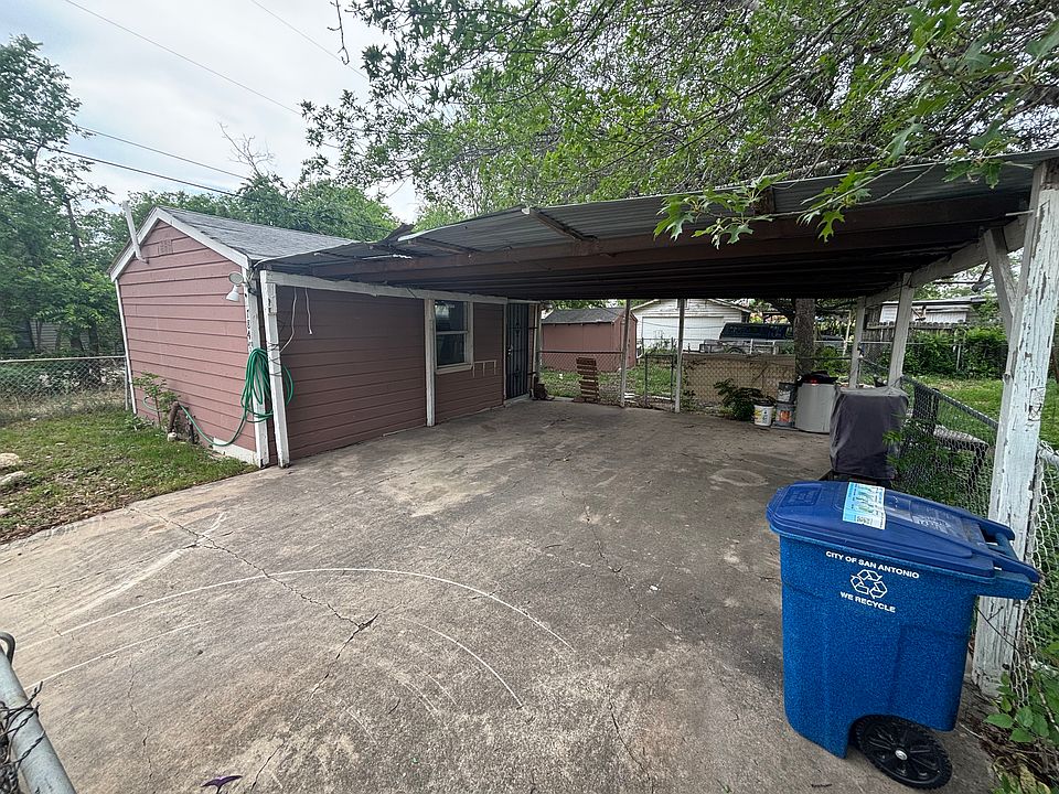 2nd image of 784 Linda Lou Dr #2
