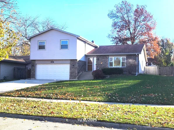 1035 W Elmwood Ln, Bartlett, IL 60103