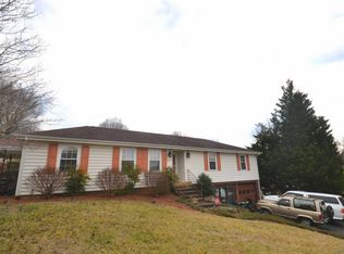 8113 Waterfall Dr, Roanoke, VA 24019