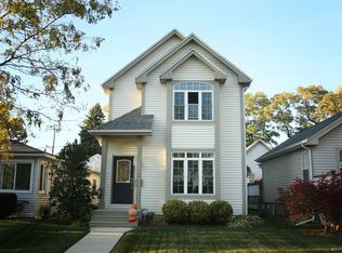 1850 E Fernwood Ave, Milwaukee, WI 53207