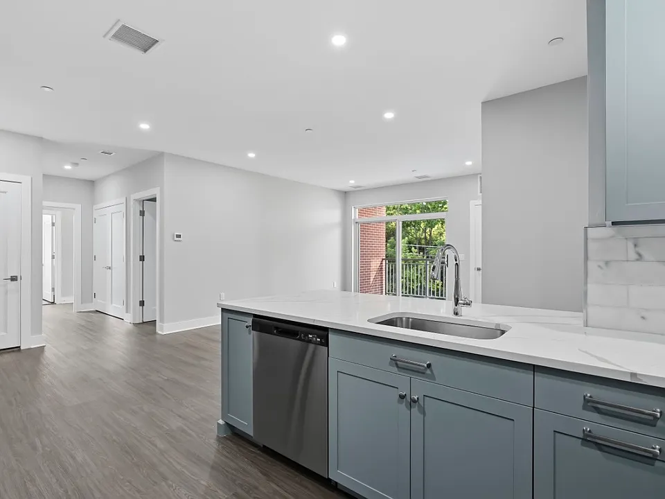 100 Smith St #2
