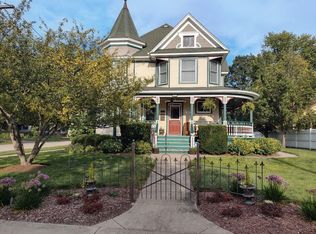 524 Clay St, Woodstock, IL 60098