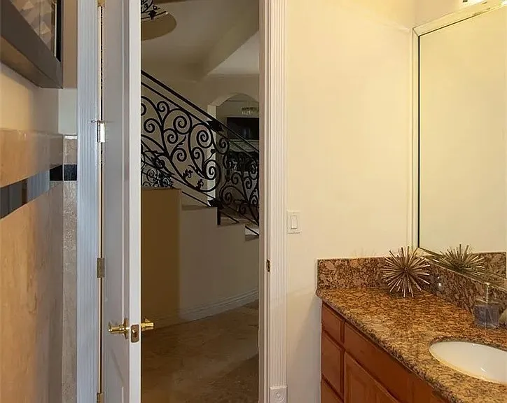 10062 Valley Circle Blvd — Photo 33