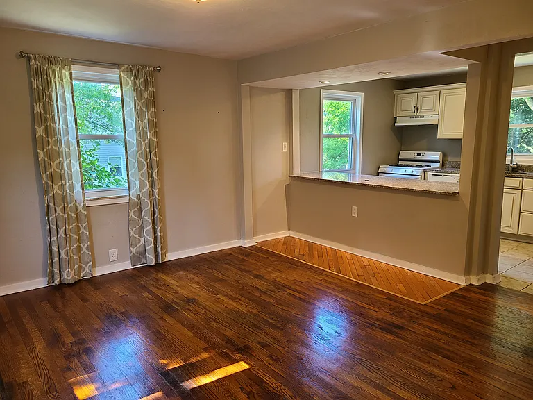4721 Wildwood Sample Rd — Photo 4