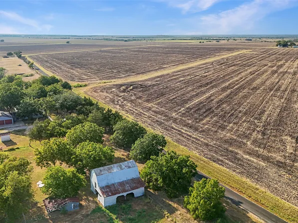 917 Goodwyn Rd, Ennis, TX 76651