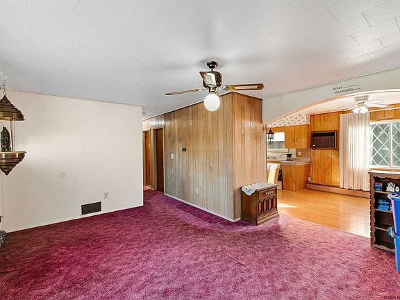 4th image of 15 Merry Hill Ln