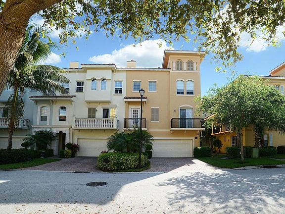 Home For Sale In Harbour Oaks