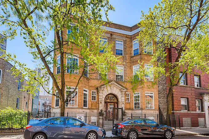 1st image of 825 W Cuyler Ave Unit 1E