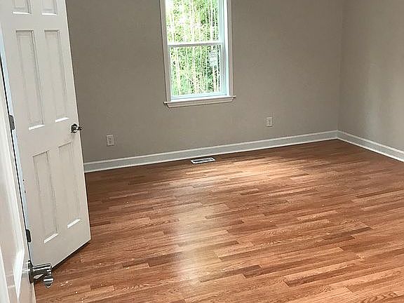 5th image of 3205 Ellsworth Dr