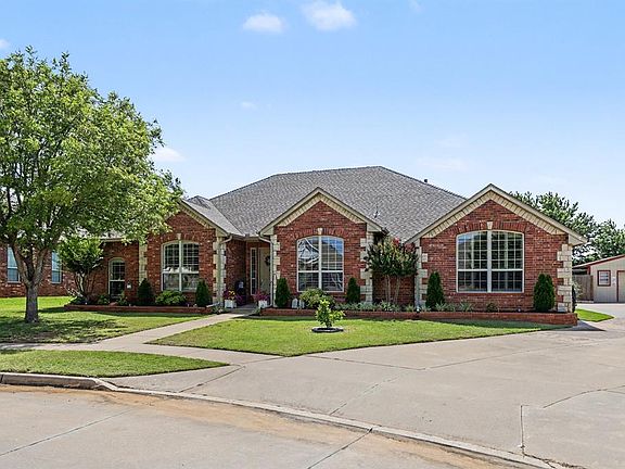 2nd image of 425 Summit Way
