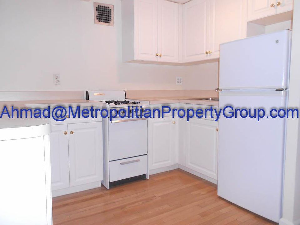 1st image of 140 E 13th St