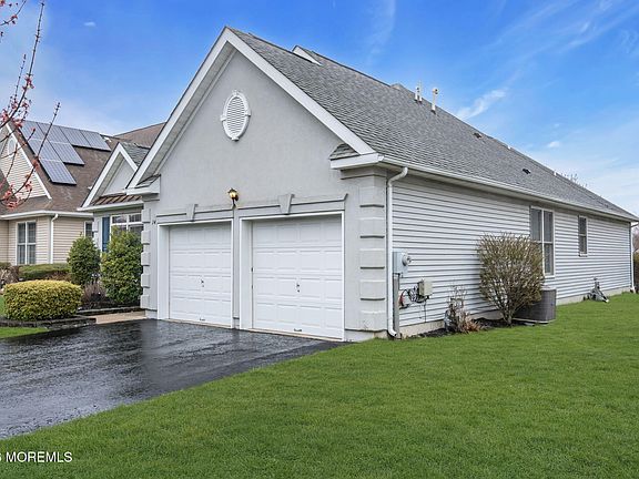 3rd image of 14 Dogwood Drive