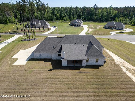 5th image of 230 Lost Oak Ln