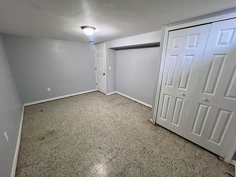 2252 Winston Dr — Photo 15