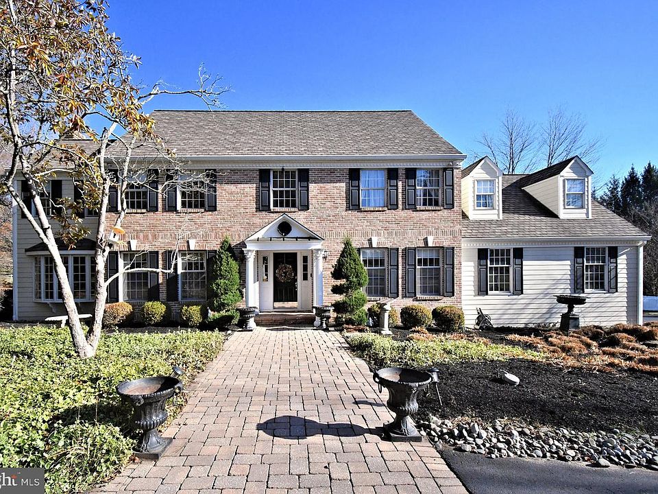 1st image of 4 Pine Heritage Dr