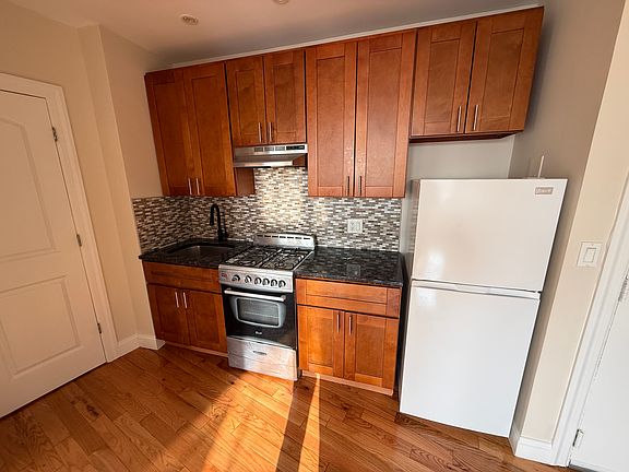 3rd image of 24-26 N Dean St APT 4