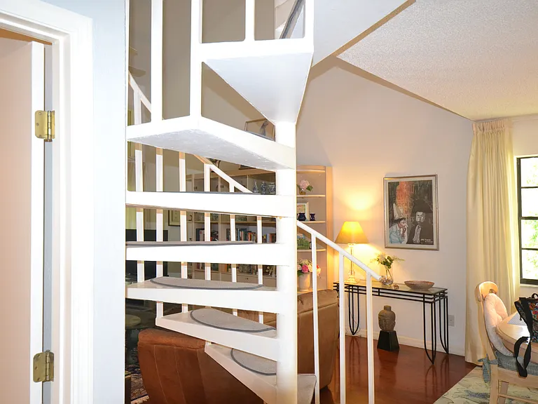 112 Lindsay Ln — Photo 33
