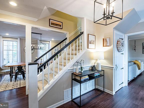 5th image of 7 Weston Dr