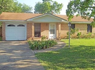 204 Sands St, Angleton, TX 77515