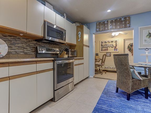 Home For Sale In Lantern Walk