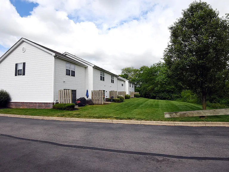 Pickerington-Ridge_Backyards