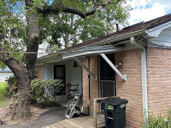 3rd image of 6122 Woodacres St