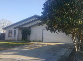 338 Liberty Ln, Delano, CA 93215