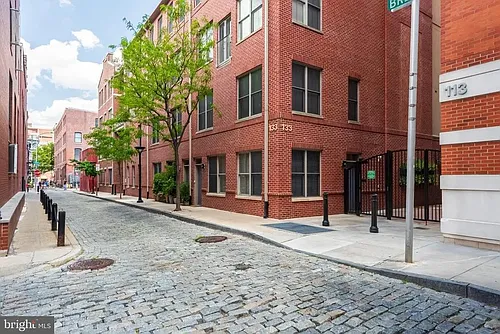 133 N Bread St #1A3 Photo 1
