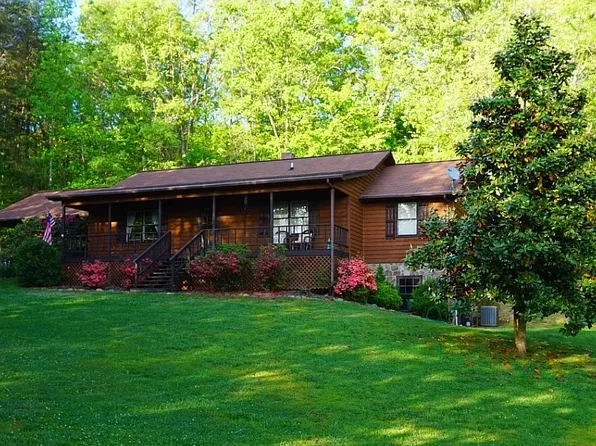 282 State Line Rd, Hiawassee, GA 30546