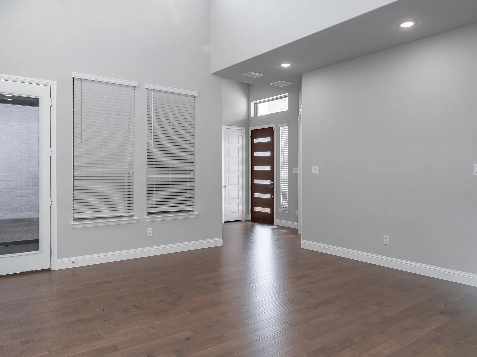 3 bed, 2804 sqft, $3,100 — Photo 2
