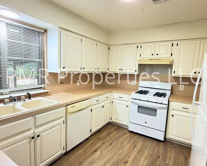 4311 NW Pollard Ave — Photo 2