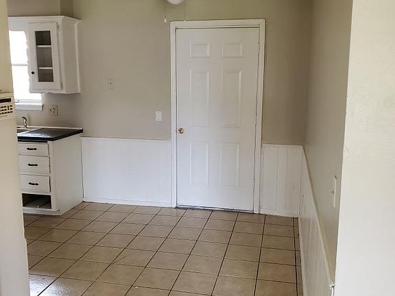 3rd image of 1020 Flamingo Ave