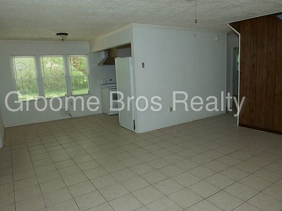 3rd image of 2406 Beacon Ln