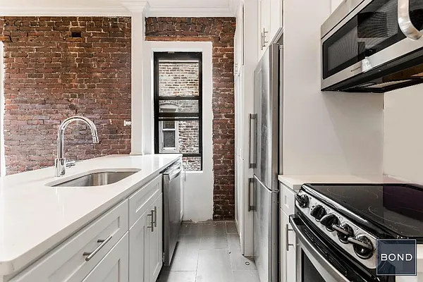 Rented by Bond New York | media 23