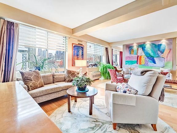 3rd image of 505 W 47th St #Penthouse 5