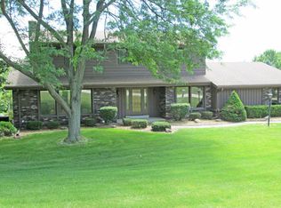 S69W24675 Longview Ct, Waukesha, WI 53189