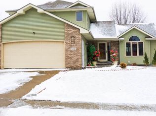 324 N La Salle Ave, Sioux Falls, SD 57110