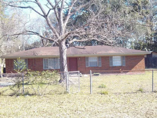 572 S 4th St, Wewahitchka, FL 32465