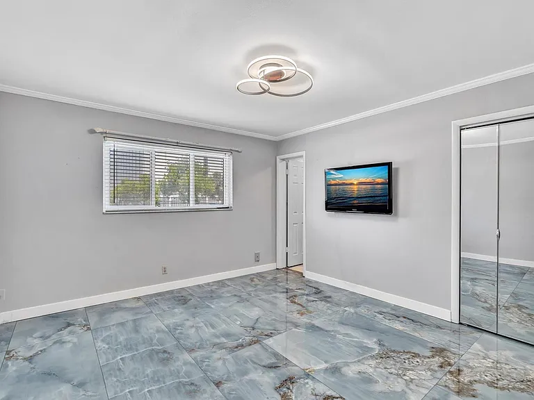 2000 Diana Dr — Photo 25