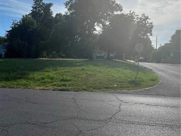 1604 S 6th St #1, Chickasha, OK 73018