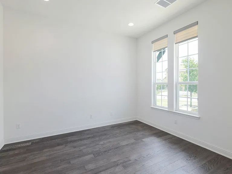 4413 Edgewater Dr — Photo 7