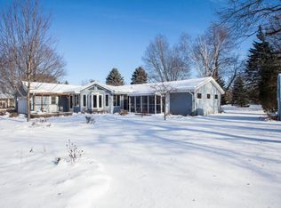 W237N968 Kings Dr, Waukesha, WI 53188