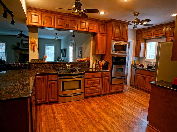 4th image of 818 McKelligon Dr